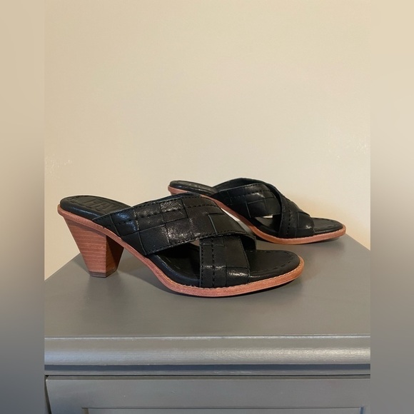 Frye Estelle Woven crisscross sandal size 6, Black level with block heel - Picture 8 of 11